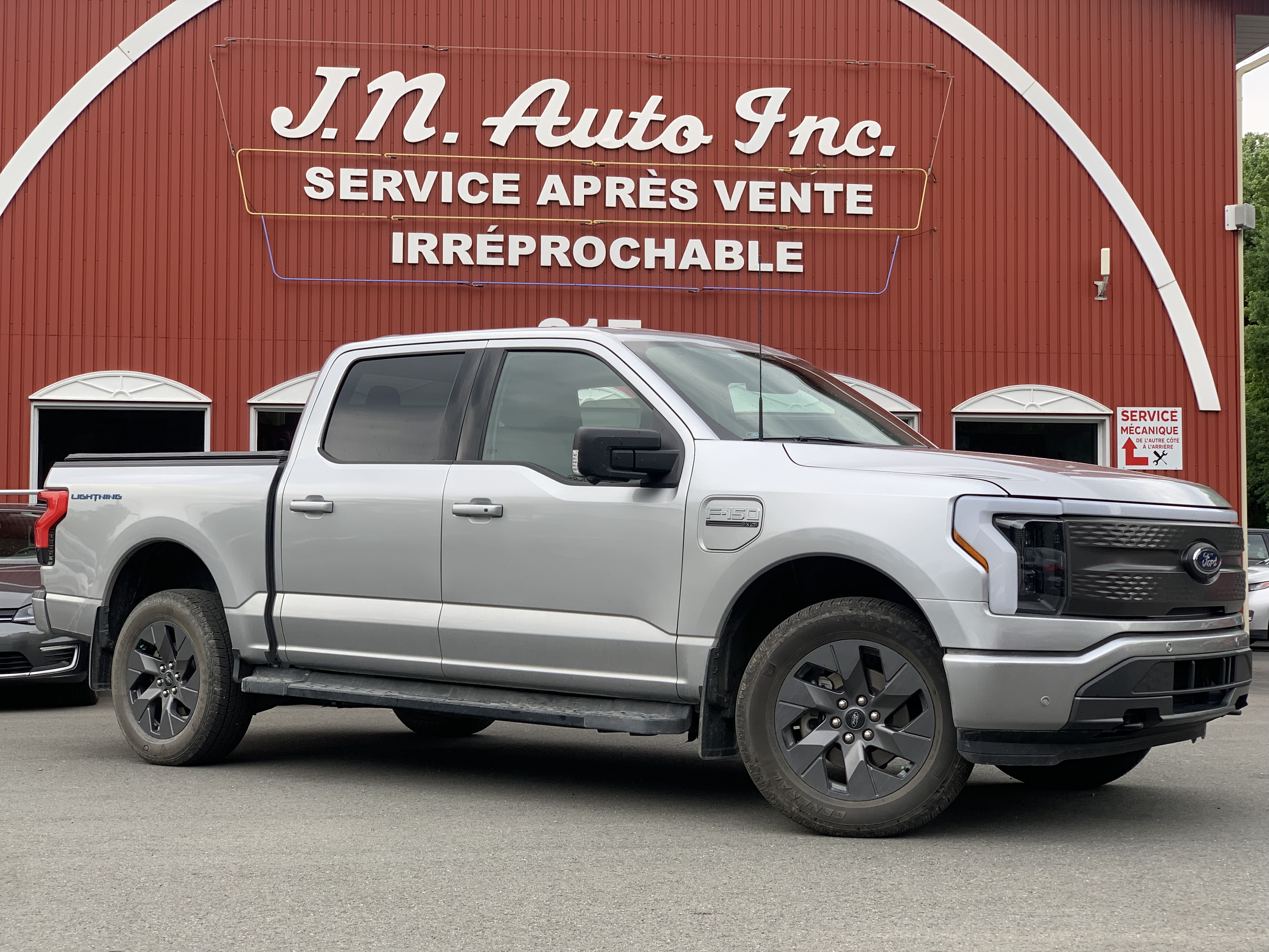 JN auto Ford F-150 LIGHTNING XLT 4x4 98 kwh Gr. remorquage MAX ! Toile enroulable truxedo 2022 8608885 Image principale